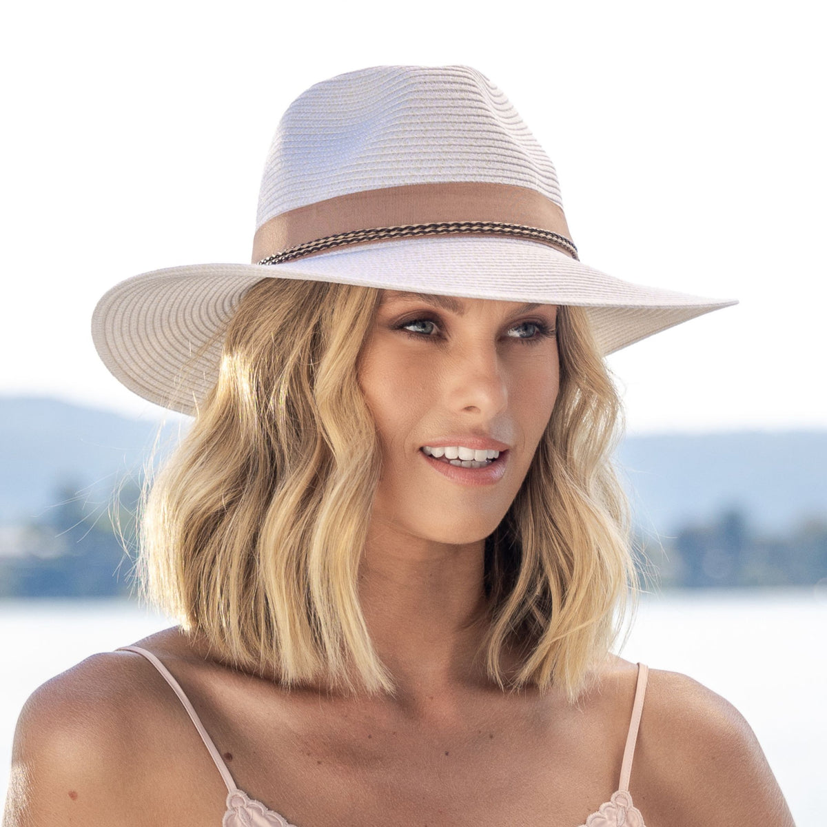 TM599 IVORY/NUTMEG - BAHAMA FEDORA TM599 / Ivory/Nutmeg / L/XL (60cm) Can be adjusted down 3cm